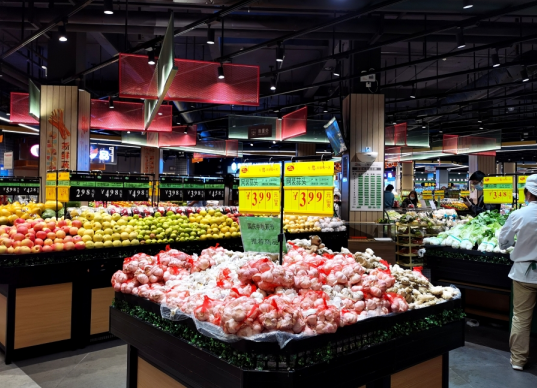 北京地区生鲜订单量激增 超市、生鲜商店出现排队现象 